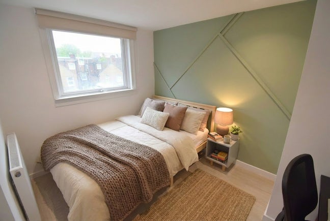 2 Brand New En Suite Rooms - Radsock Road Main Photo
