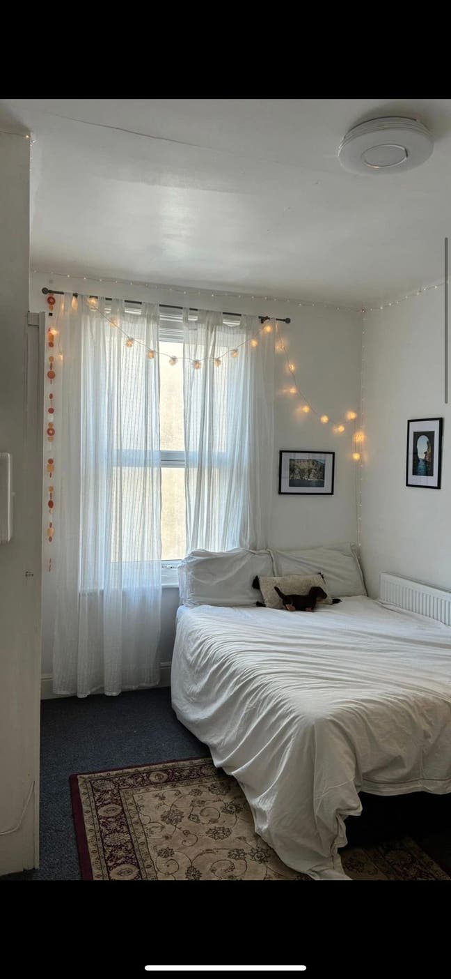 Double Rooms in 5-Bed House - 15 Mins from centre Main Photo