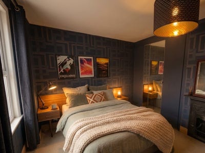 Large King-sized bedroom Near the Sea Main Photo
