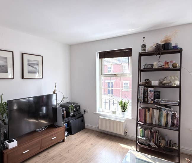 Double Room + Office + Own Bathroom | &pound;483 Main Photo