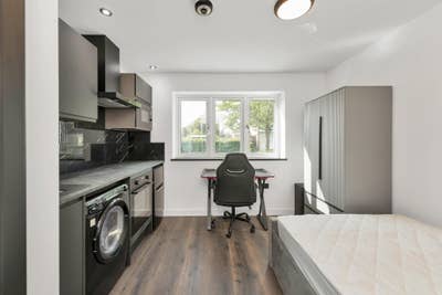 Self contained studio Kings Hedges Main Photo