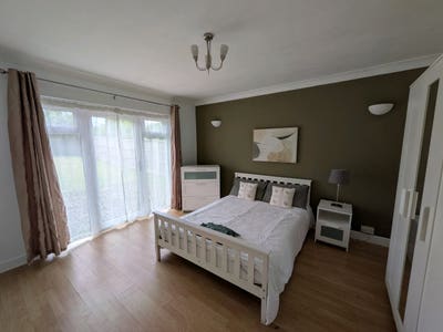 Double Room - All Bills Included Main Photo
