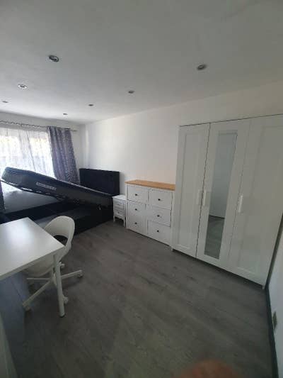 Two Double Rooms from &pound;850 Month – Turnpike Lane Main Photo