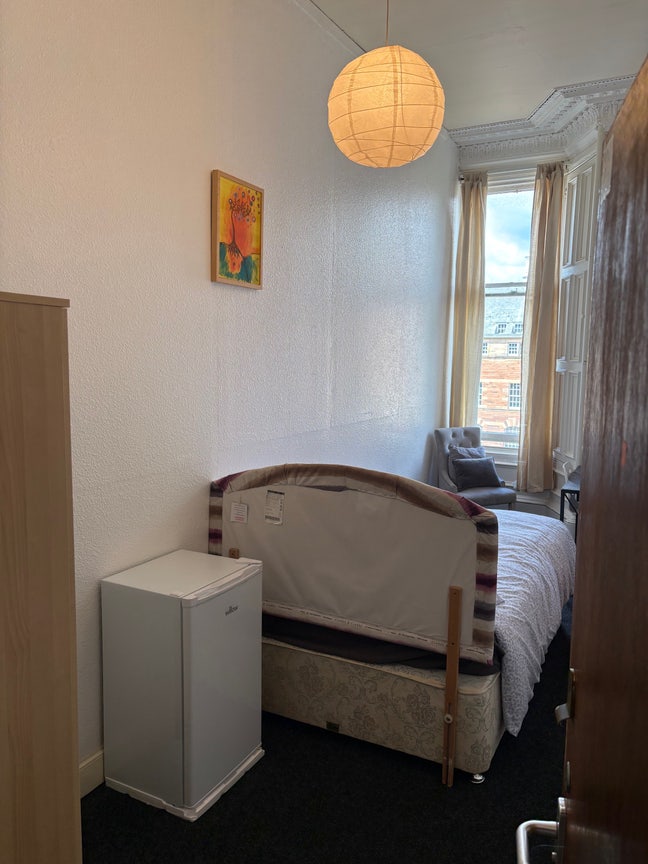 Attractive Single room Main Photo