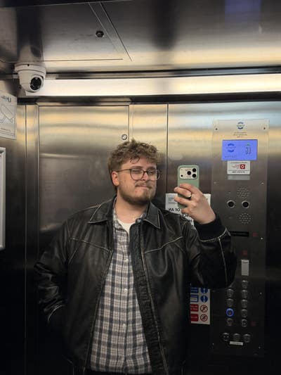 Looking for flatshare/Buddy up (22 y.o), Aug/Sept Main Photo