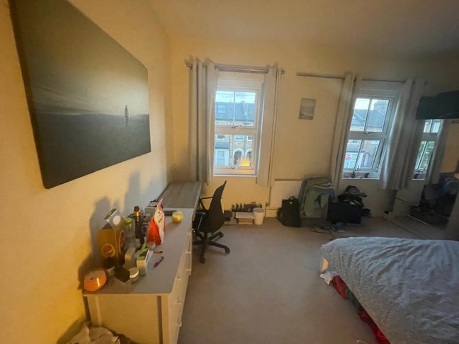 Social Tooting House 3 Rooms Available  Main Photo