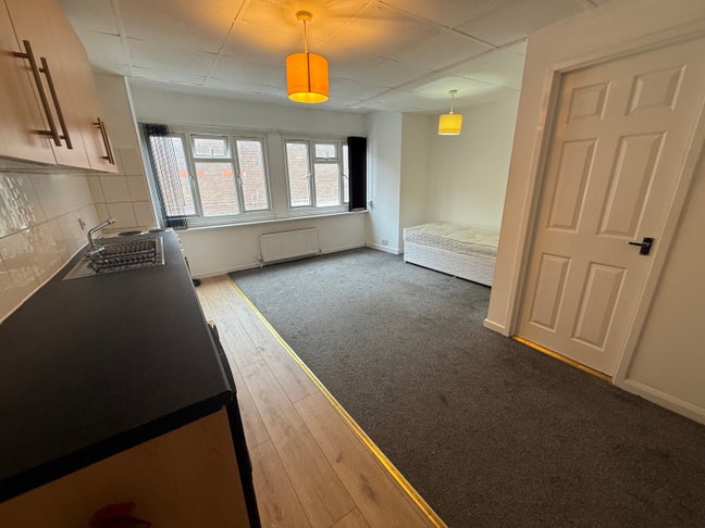 Modern Self-Contained Studio Flat - Blackpool Main Photo