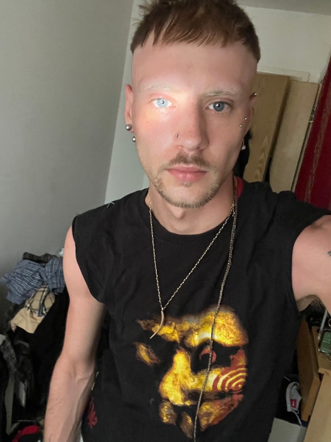 LOOKING FOR A ROOM (PREFR QUEER HOUSEHOLD)  Main Photo