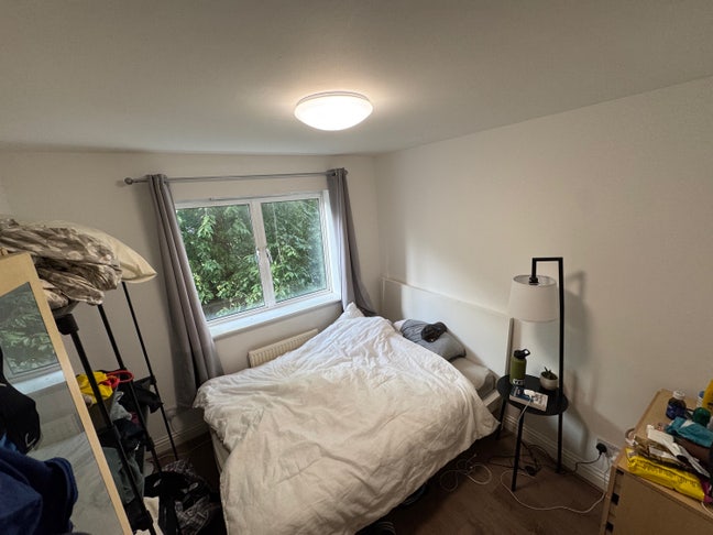 &pound;1020 Islington, bedroom and office Main Photo