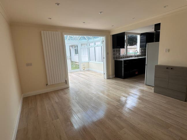 Single Room with Bills Included - Furnace Green Main Photo
