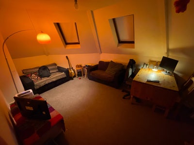Double room in Didsbury Village centre  Main Photo