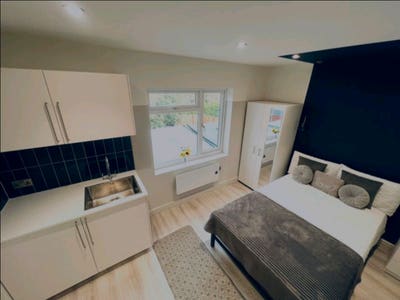 ✨ 🛏️ 2 Self-Contained Studios in Greenford Main Photo