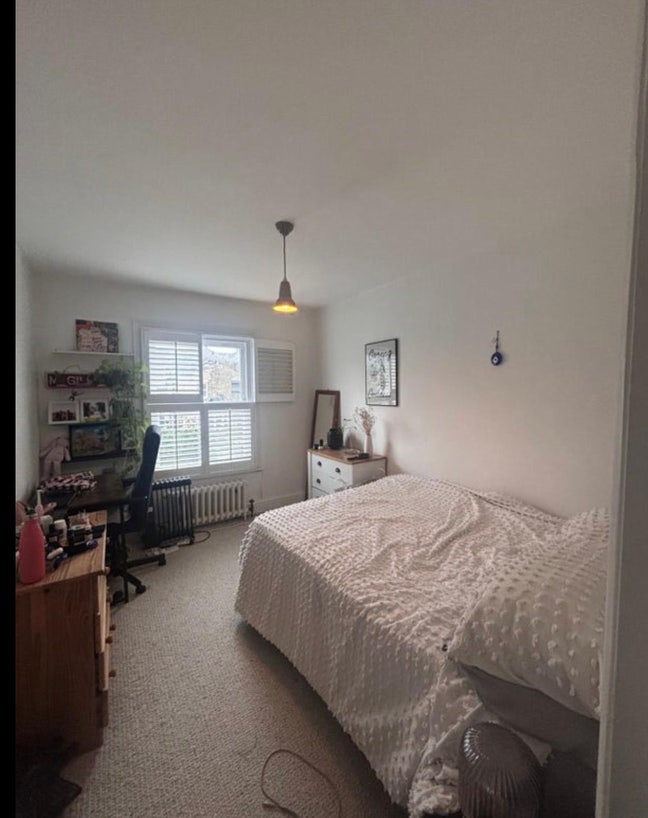 Double bedroom in social house: Stoke Newington Main Photo