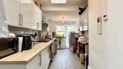 Newly furbished five bedroom house in Hornsey Main Photo