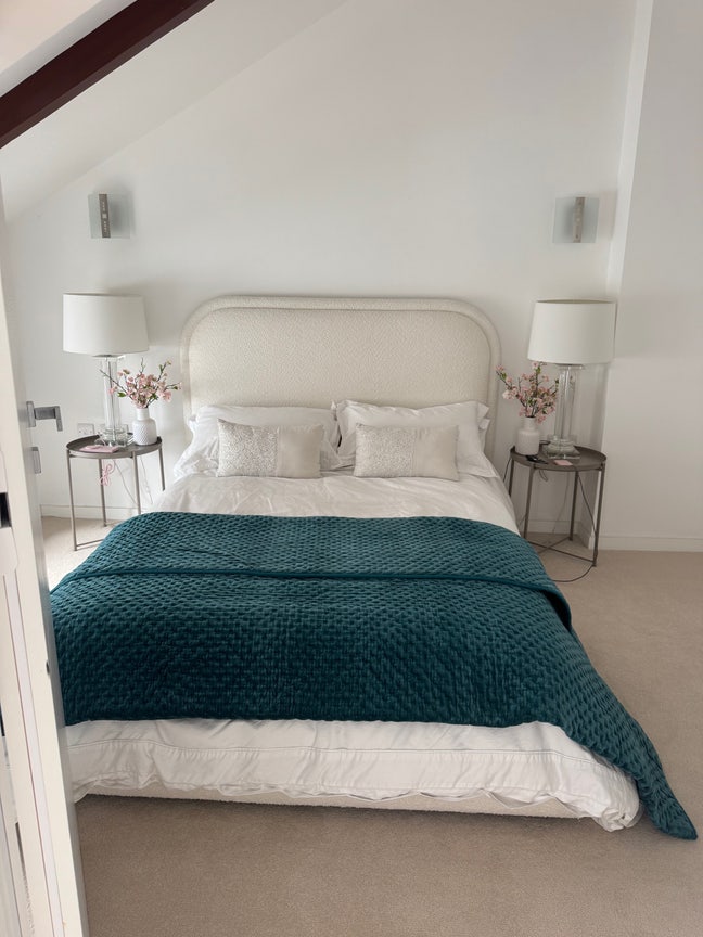 Quiet and peaceful double bedroom Main Photo