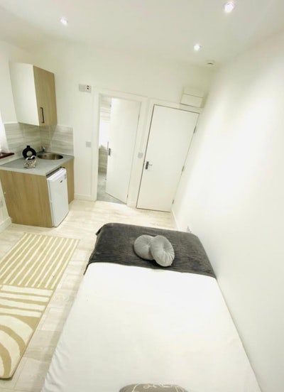 ✨ 🛏️ Self- Contained Studio to Let in - Streatham Main Photo