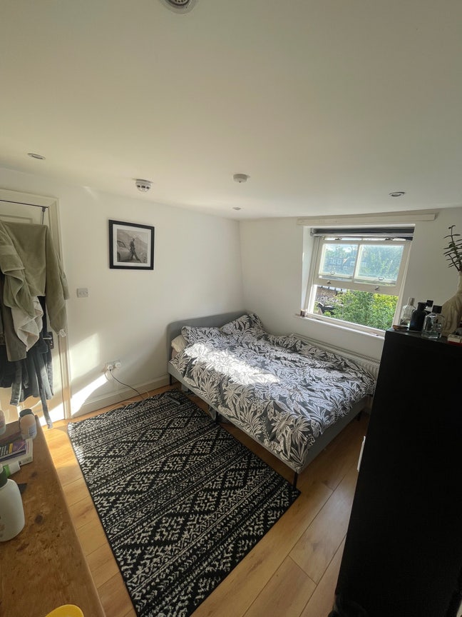 Room Available in Bow  Main Photo
