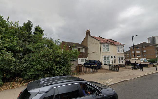 DSS-Studio Flat Available in Southbury Enfield EN3 Main Photo