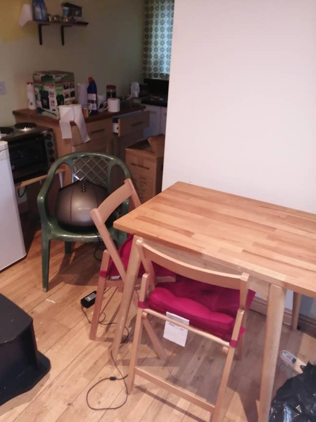 Studio flat fully furnashed gwith own outside door Main Photo