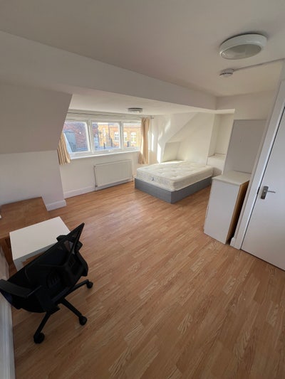 BIG Double room in Liverpool Street/ Brick Lane Main Photo