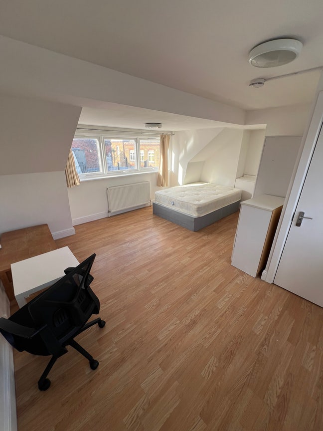 BIG Double room in Liverpool Street/ Brick Lane Main Photo
