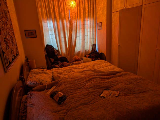 Room to rent for female Main Photo