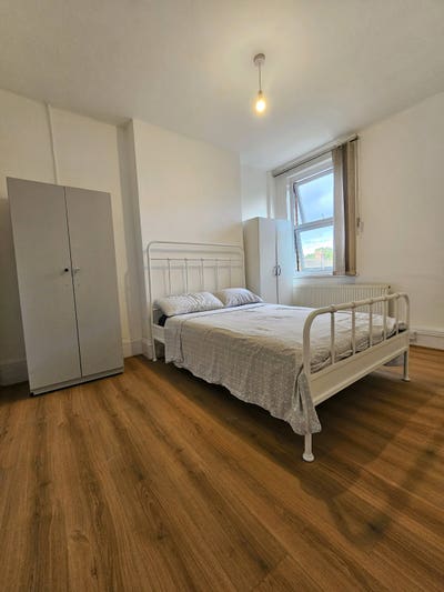 Big Rooms in Dollis Hill NW10 1Bn Main Photo