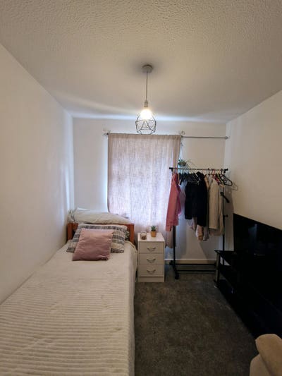 Single room for rent in Hawarden Main Photo