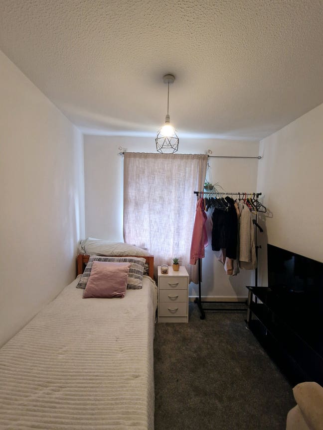 Single room for rent in Hawarden Main Photo