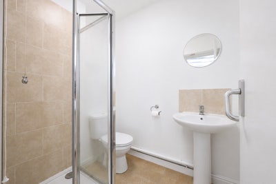 Large Double Room with Private Study/Home Office Main Photo