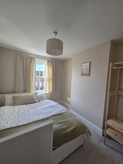 Furnished Double Room Near Churchill, JR & NOC Main Photo
