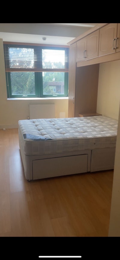 3 Bed Flat in Hanger Lane - Amazing Transport Main Photo
