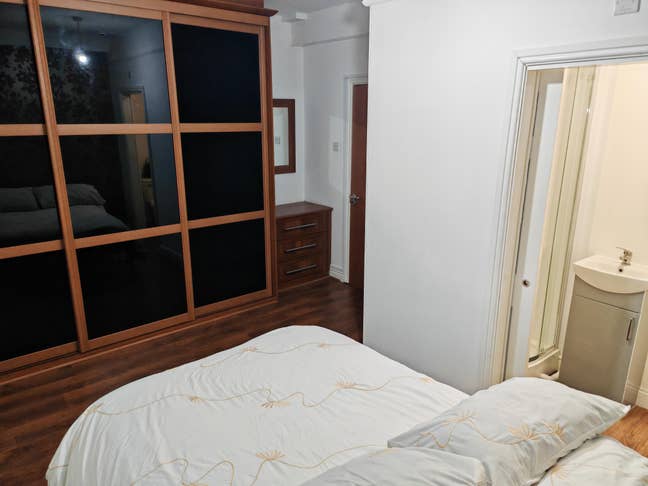 5-Bed House-Share, All En-Suite, 5mins to Station Main Photo