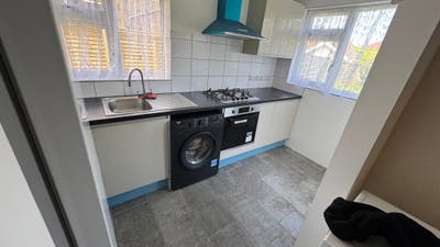 4 Rooms Available from &pound;450 Main Photo