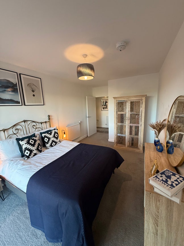 Large 1 bed flat  Main Photo