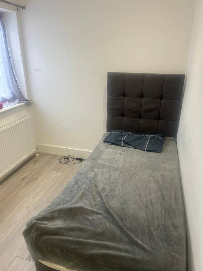 Cozy single bedroom available for rent Main Photo