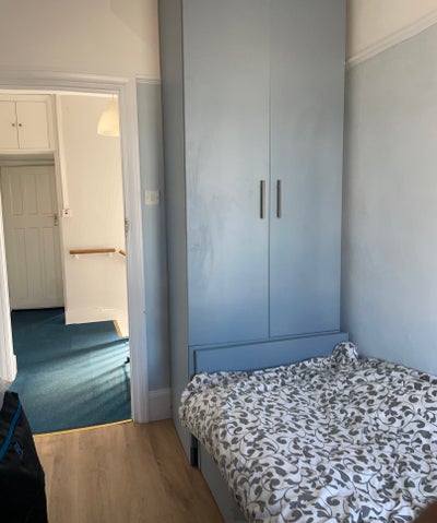 Nice  single room in female house  Main Photo