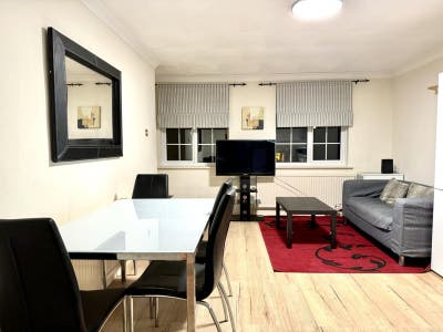 Spacious double room 18 min from London Bridge  Main Photo