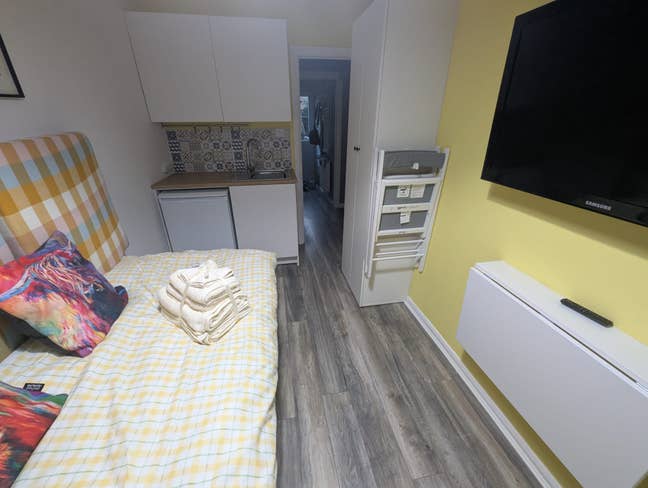 Studio Apartment/Private Bathroom  Main Photo