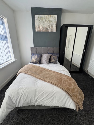  All-Female House Share available M14  Main Photo