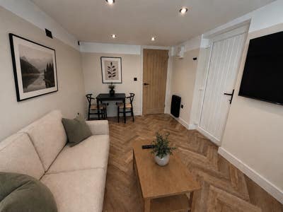 Self-Contained Executive Annex | Mon-Fri Main Photo