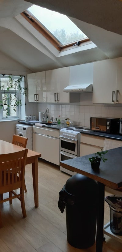 Large Double Room!  Main Photo