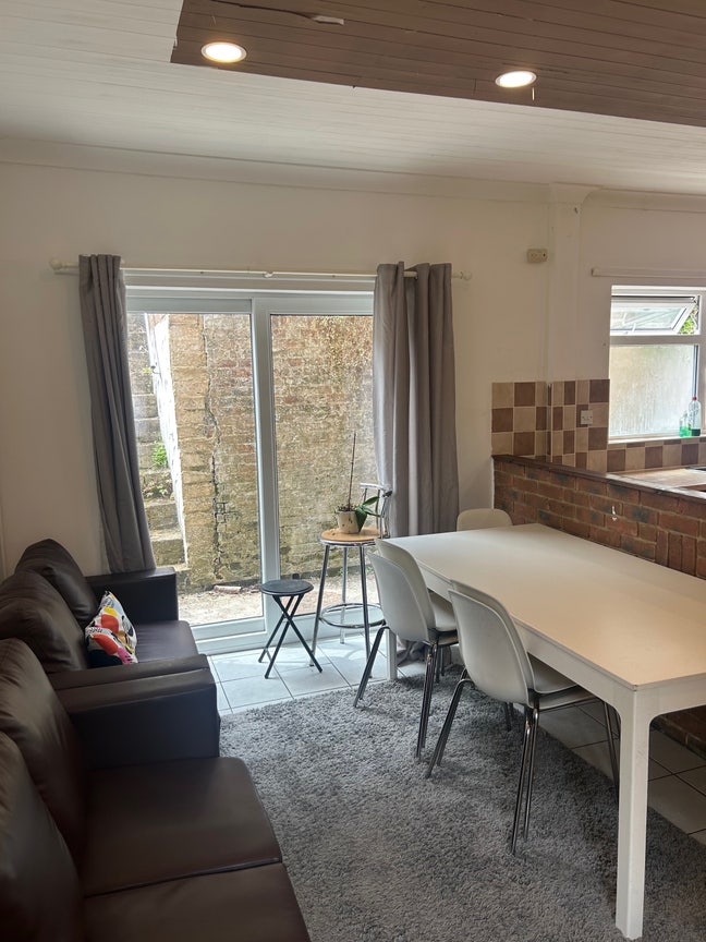 3x Double Rooms! Main Photo