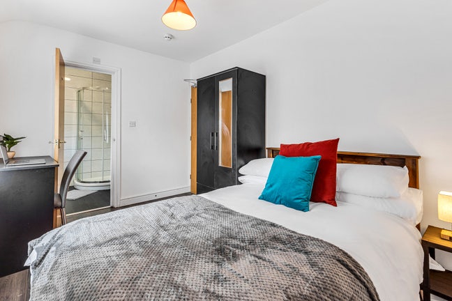 Double En-Suite Room With bills (S) Main Photo