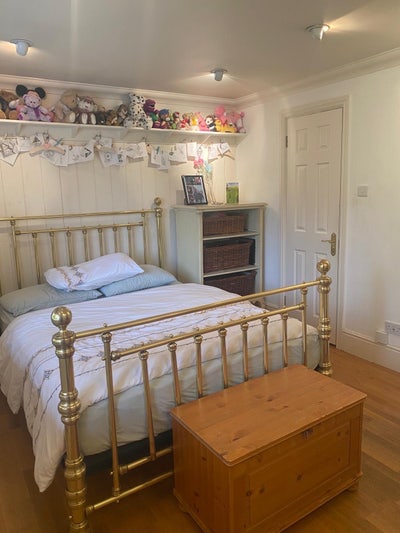 Large double en-suite room. 8 mins from Station Main Photo
