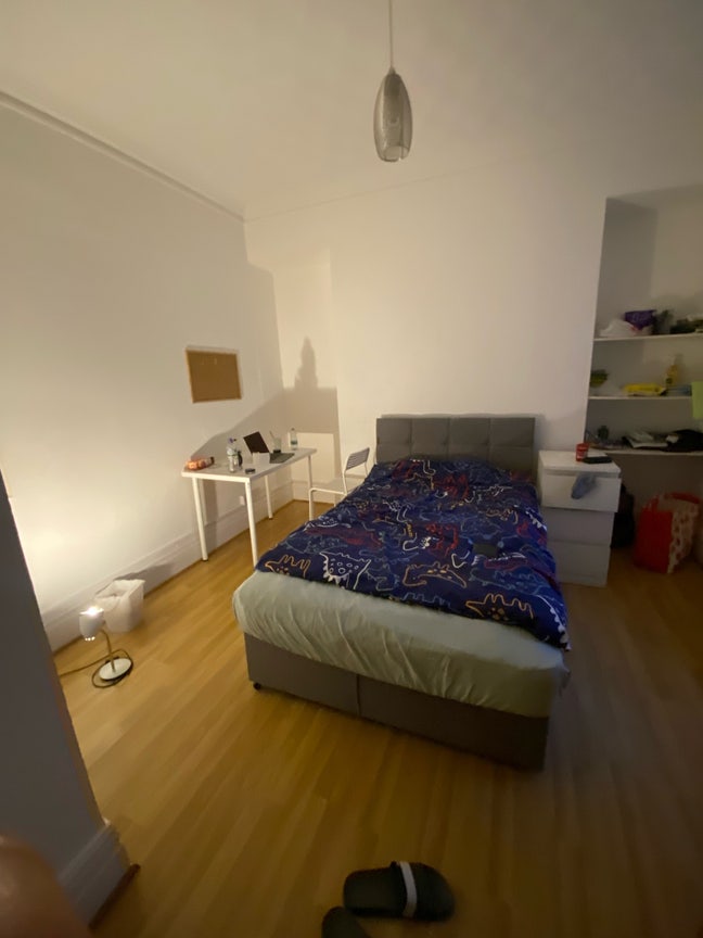 Looking for housemate  Main Photo