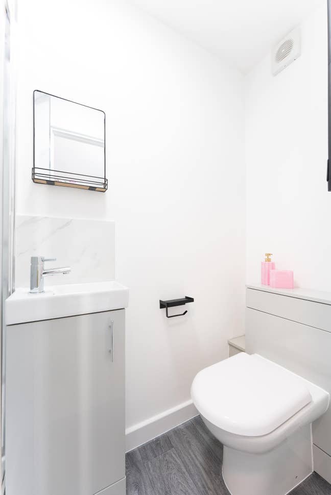 Two newly refurbished studios in Orchard Park Main Photo