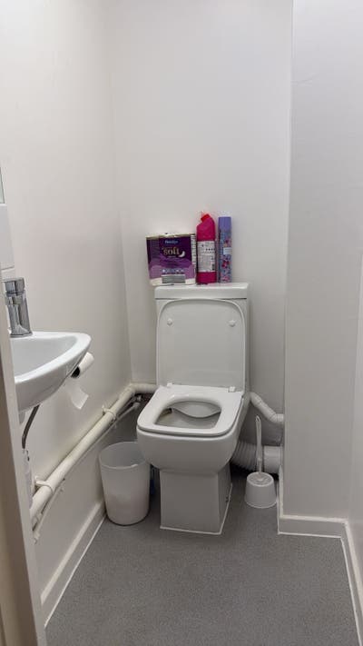 Student Flat! Clean, Safe! Main Photo