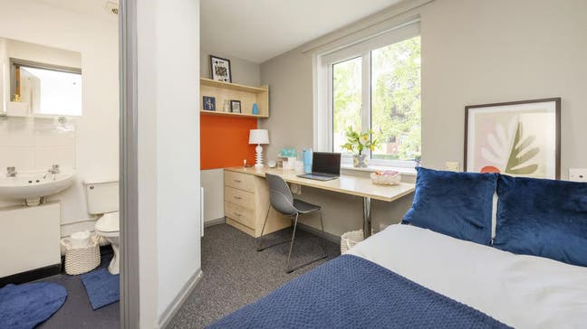 Student flat takeover Main Photo