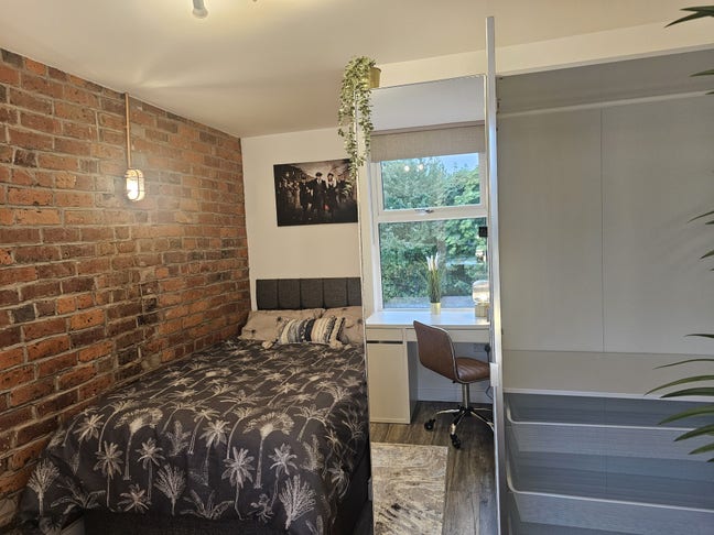 Designer 8 Bed Fallowfield House Main Photo